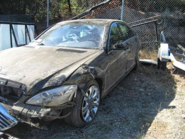 Mercedes-S-Class-accident02