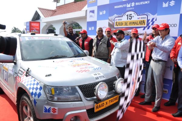 Mr Hashimoto Exec Director Sales and Marketing Maruti Suzuki flags off Suresh Rana-Ashwin Naik at 15th Raid-De-Himalaya