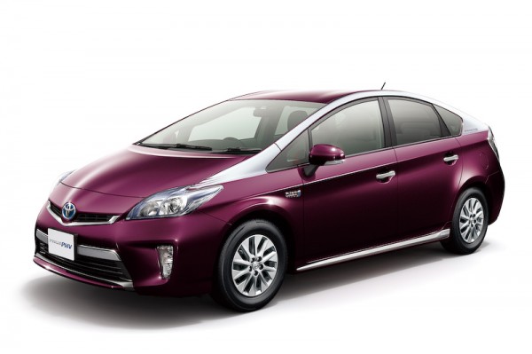 Toyota-Prius-PHV-facelift-pics-1