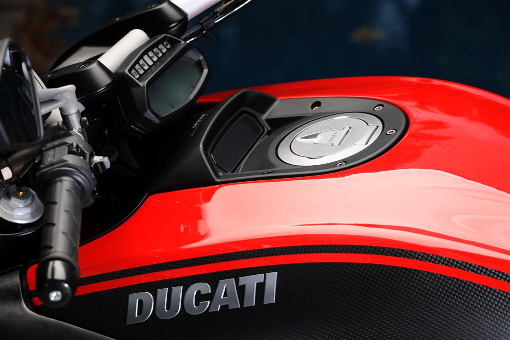 2014 Ducati Diavel Carbon-3