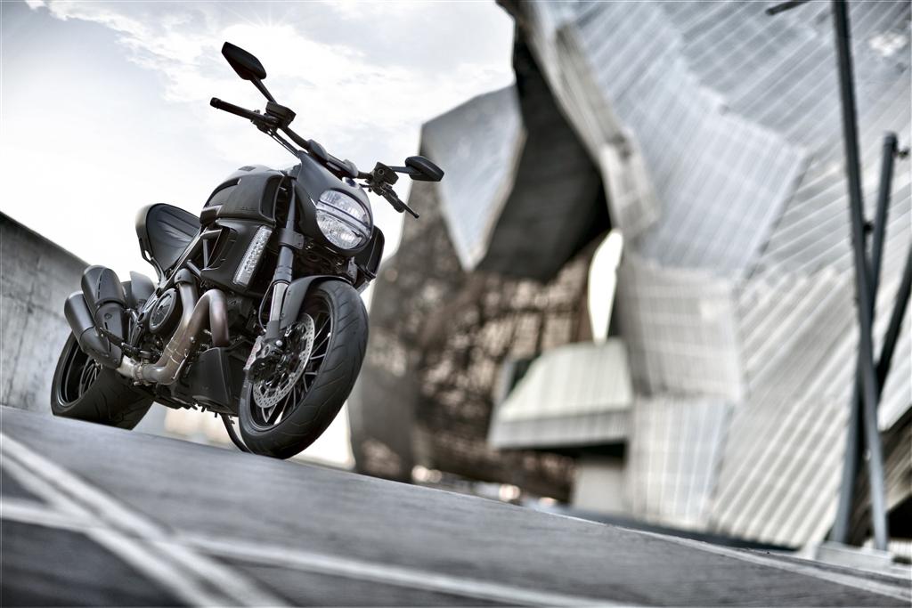 2014 Ducati Diavel Dark-2