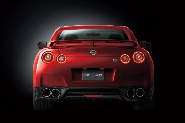 2015-nissan-gt-r-3