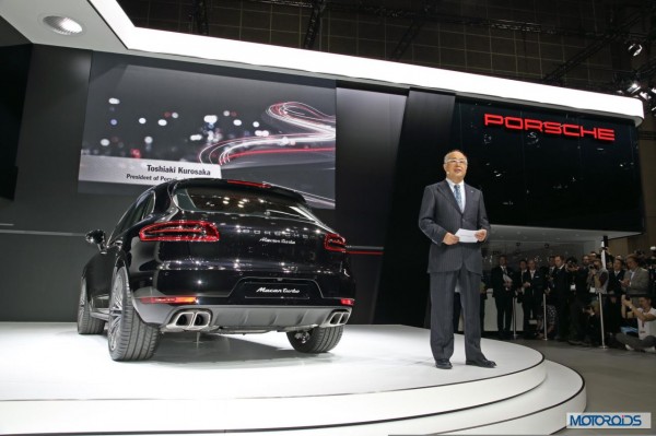 770381_Porsche_Macan_Asia_Premiere_Tokyo_Motorshow_2013_with_Toshiaki_Kurosaka _President_Porsche_Japan