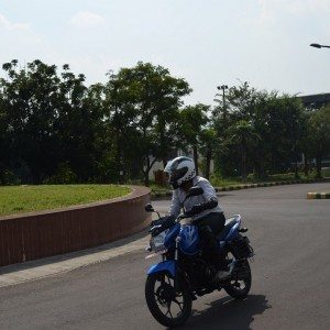 Bajaj Discover M Review Pics Specs