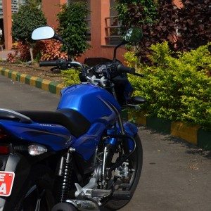 Bajaj Discover M Review Pics Specs