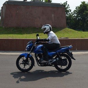 Bajaj Discover M Review Pics Specs