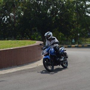 Bajaj Discover M Review Pics Specs