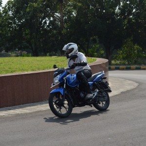 Bajaj Discover M Review Pics Specs