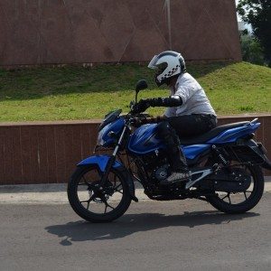 Bajaj Discover M Review Pics Specs