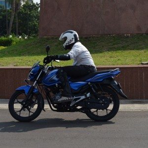 Bajaj Discover M Review Pics Specs