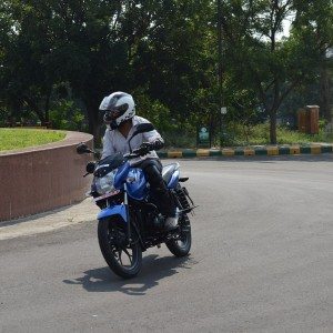 Bajaj Discover M Review Pics Specs