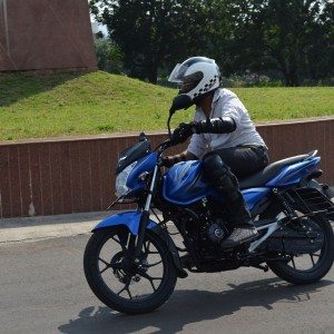 Bajaj Discover M Review Pics Specs