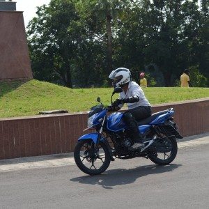 Bajaj Discover M Review Pics Specs