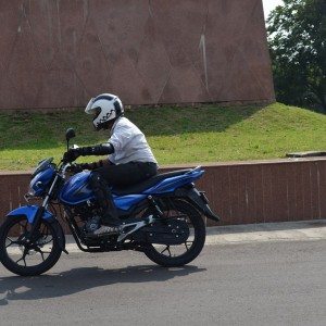 Bajaj Discover M Review Pics Specs