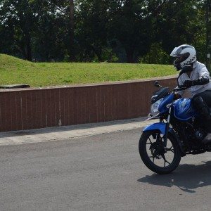 Bajaj Discover M Review Pics Specs