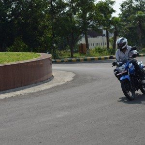 Bajaj Discover M Review Pics Specs