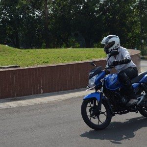 Bajaj Discover M Review Pics Specs