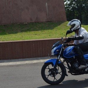 Bajaj Discover M Review Pics Specs