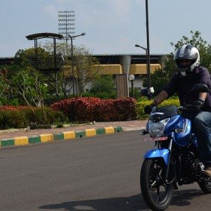 Bajaj Discover M Review Pics Specs