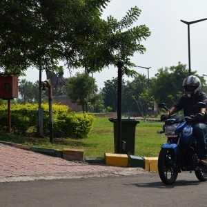 Bajaj Discover M Review Pics Specs