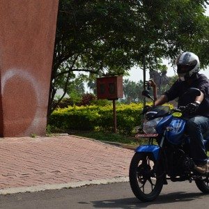 Bajaj Discover M Review Pics Specs