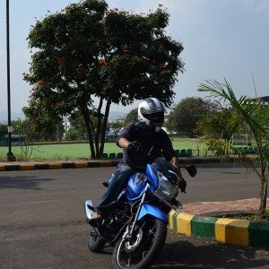 Bajaj Discover M Review Pics Specs