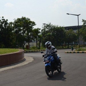 Bajaj Discover M Review Pics Specs