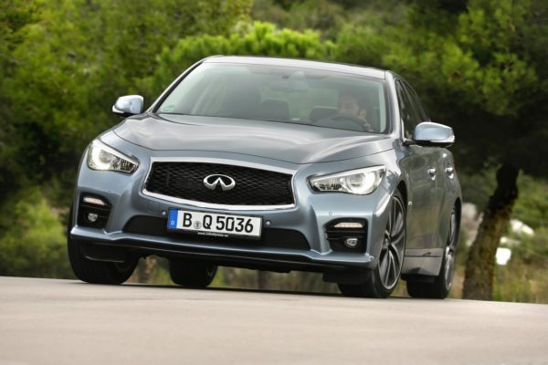 Infiniti_Q50_2.0_Turbo