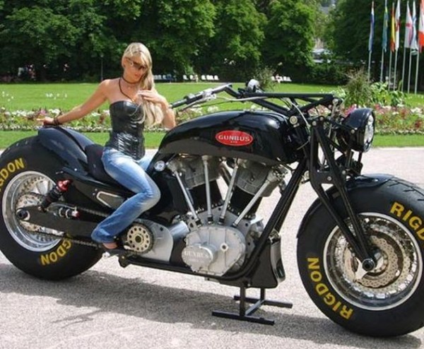 Leon Hardt Gunbus - world's biggest motorcycle (1)