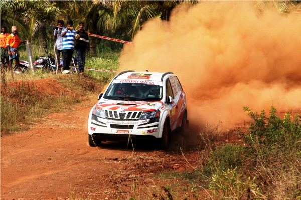 Mahindra Super XUV500 Rally Car PIcs  (2)