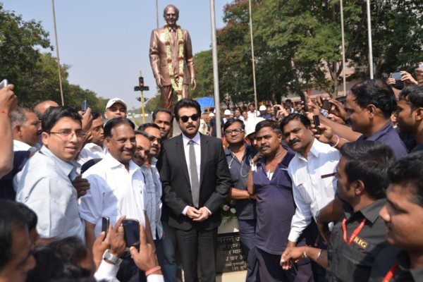 The superstar, Anil Kapoor and the action hero, Jai Singh Rathod (JSR) from 24, visited the Tata Motors facility to address company staff on the collaboration with 24. He zoomed through the plant in a true JSR style.  Anil Kapoor greeted the company staff and workers and payed homage to JRD Tata at Tata Motors’ plant in Pimpri, Pune.   