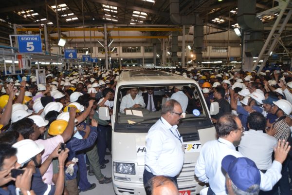  Tata Motors plant was buzzing on Tuesday afternoon with excitement and cheer to welcome Jai Singh Rathod, the character Anil Kapoor plays in the action –packed series 24. The company staff and workers gathered in huge numbers to cheer for the Safari Storme and Anil Kapoor starrer series. Seen in the picture is Anil Kapoor during his plant tour, at the Safari Storme production line in the Tata Motors’ plant, Pimpri.