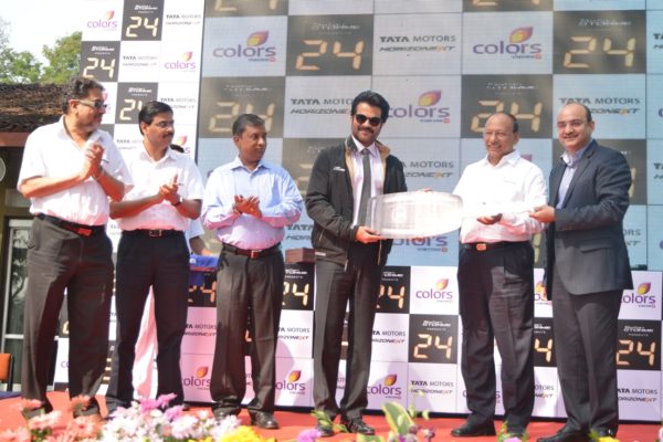 The senior management of Tata Motors handing over the keys of the specially manufactured Jai Singh Rathod edition of Safari Storme. The superstar, Anil Kapoor and the action hero, Jai Singh Rathod (JSR) from 24, visited the Tata Motors facility to address company staff on the collaboration with 24. He zoomed through the plant in a true JSR style. 