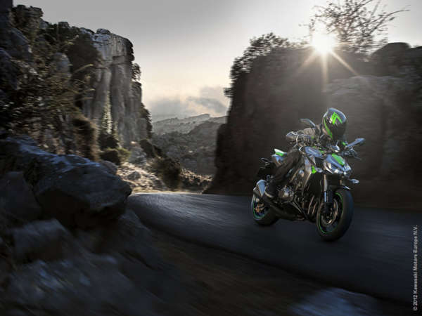 2014-kawasaki-z1000-india-launch-pics-60x420 (7)