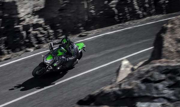 2014-kawasaki-z1000-india-launch-pics-60x420 (9)