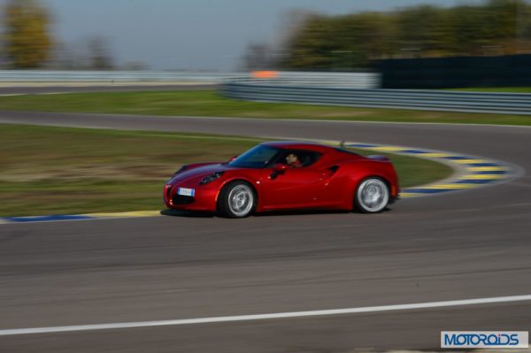 Alfa Romeo 4C review interior and exterior (15)