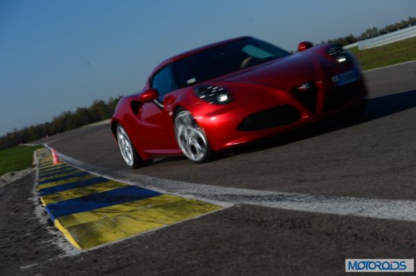 Alfa Romeo 4C review interior and exterior (18)