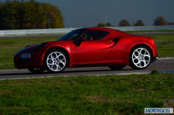 Alfa Romeo 4C review interior and exterior (22)