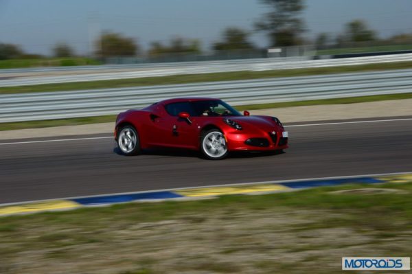 Alfa Romeo 4C review interior and exterior (26)