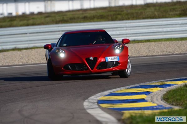 Alfa Romeo 4C review interior and exterior (29)