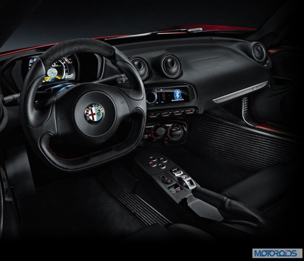 Alfa Romeo 4C review interior and exterior (8)