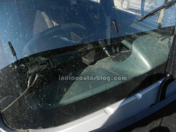 Bajaj-RE60-pics-2