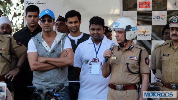 Helmet awareness and women safety Rally with Akshay kumar in Mumbai (1)