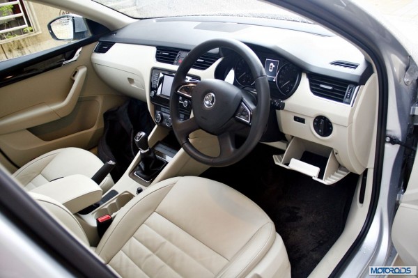 Skoda Octavia 2.0 TDi diesel manual interior (27)