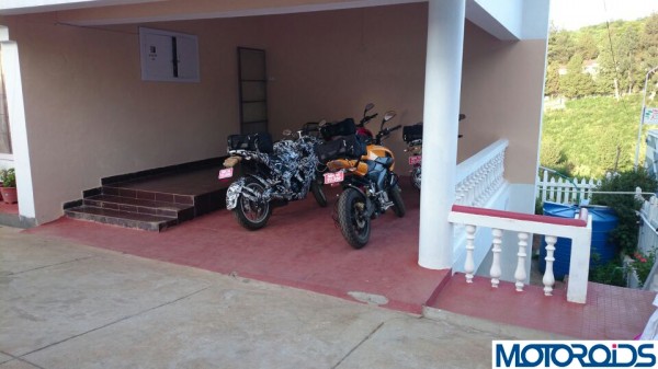 bajaj-pulsar-220ss-spy-pics-2