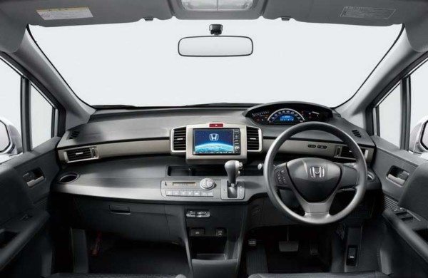 honda-freed-dash