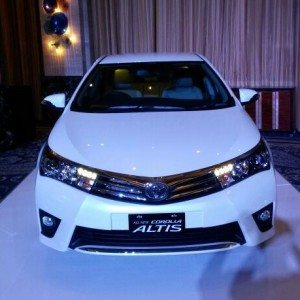 Toyota Corolla Altis Indonesia pics