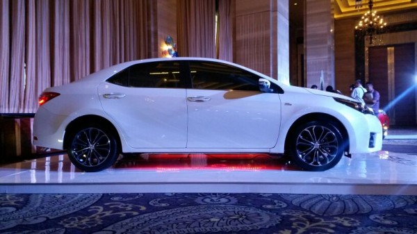 2014-Toyota-Corolla-Altis-Indonesia-pics-2