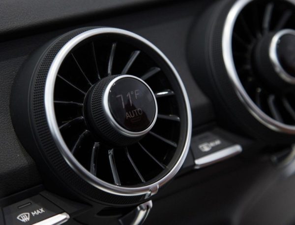 2015-Audi-TT-dashboard-ces-pics-1