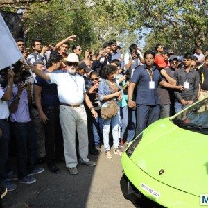 Dr Vijaypath Singhania flagging off the th Parx Super Car Show